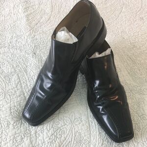 Kenneth Cole, Men's black dress shoes, loafer style, flat front, size 9 ½